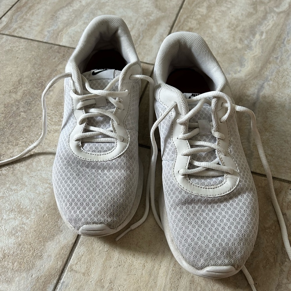 Nike Tanjun Ease Women’s Tennis shoes